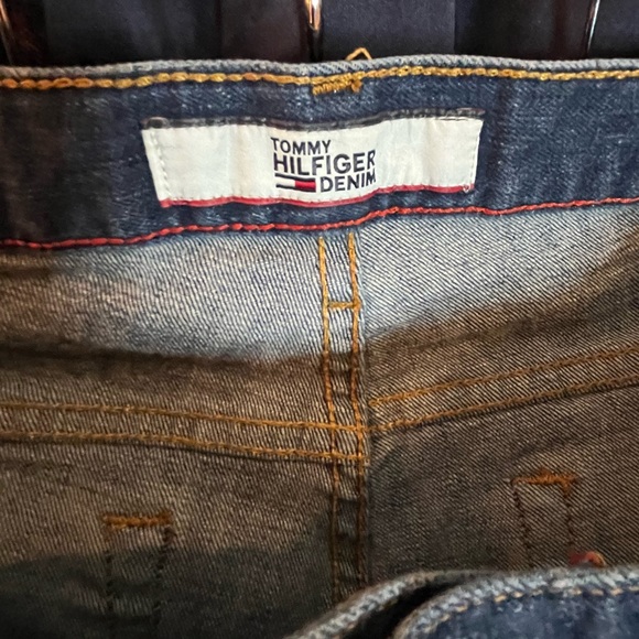 Tommy Hilfiger blue jeans lightly worn, like new. Size 34x30. - Picture 3 of 4